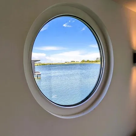 Hausboot Wangermeerblick ספינת מלון שיליג